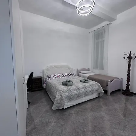 Camera Vado Ligure *